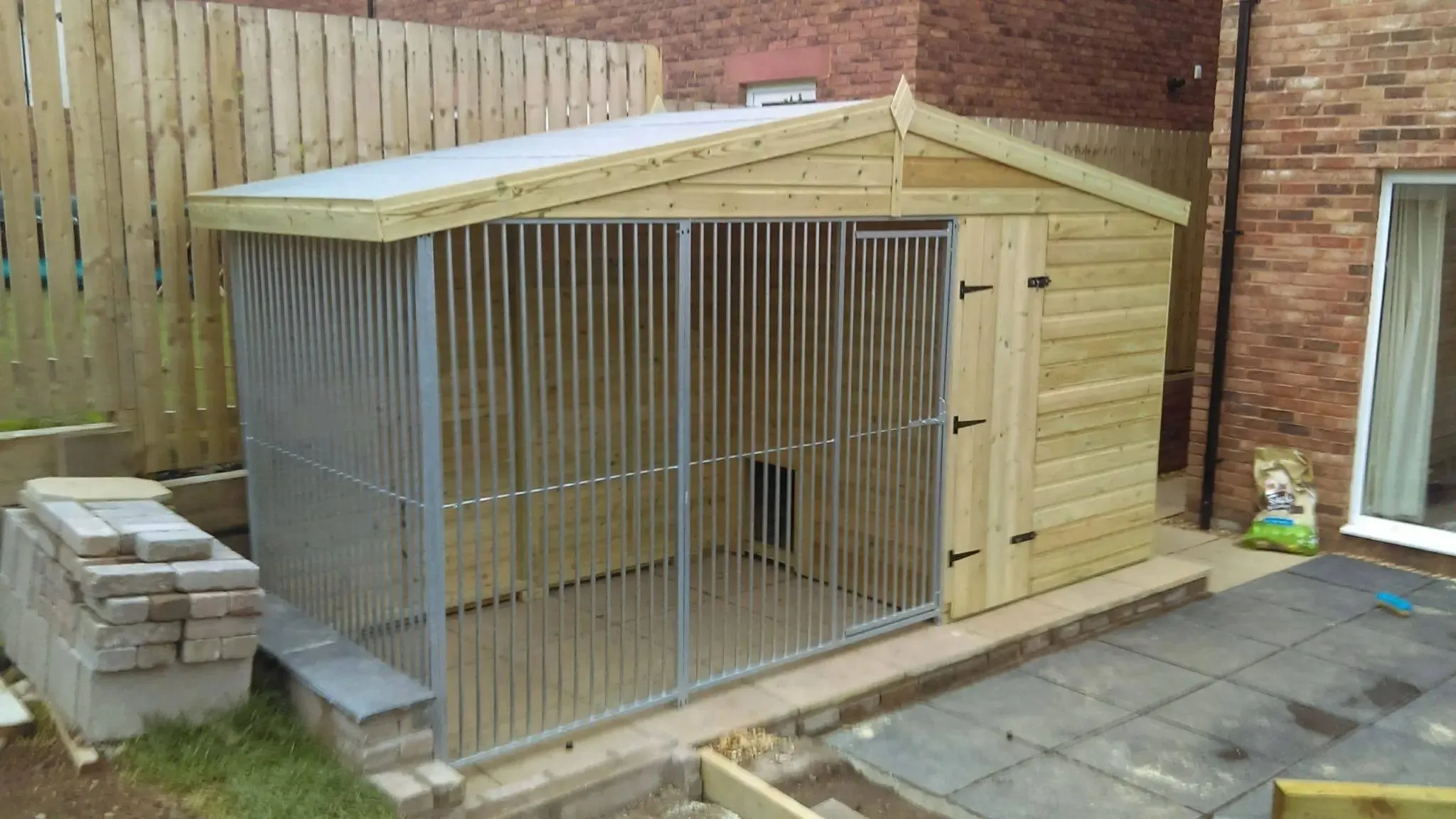 Benchmark Dog Kennel with Apex Roof - Single 10 x 8ft, Premium Wood Range