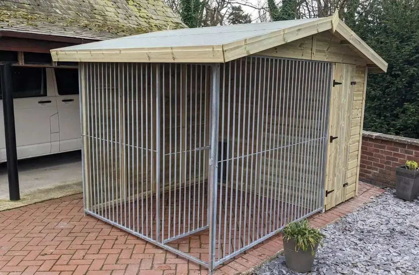 Benchmark Dog Kennel with Apex Roof - Single 10 x 8ft, Premium Wood Range